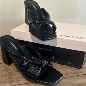 NWT Nine West Black Sandals Chunky Heels Knotted Top Slip Ons Versatile Size 9.5